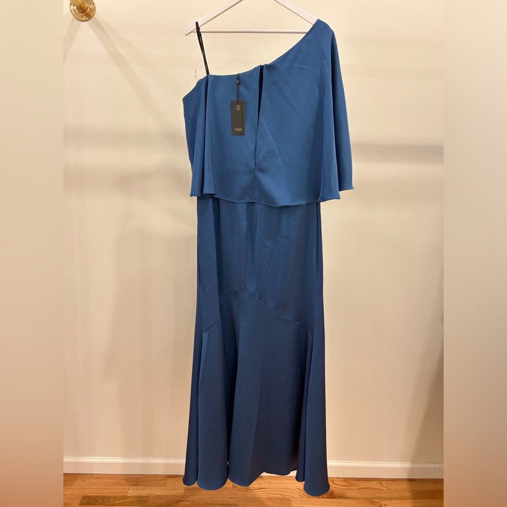 Theia - Kia Cape Gown - Picture 3 of 3